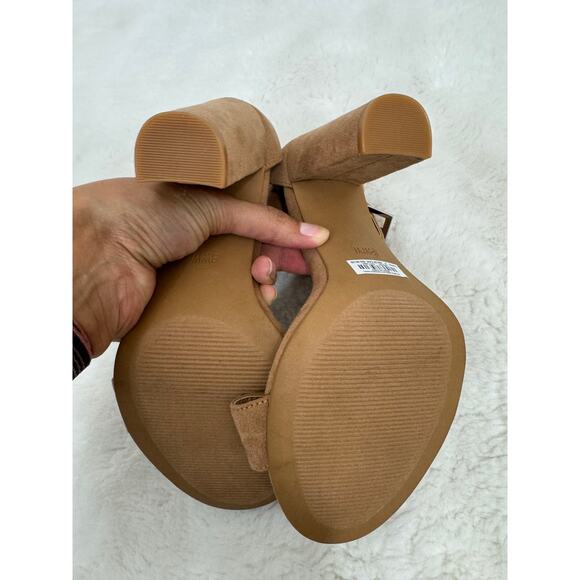 Torrid Faux Suede Block Heel Sandals Tan 8WW NWT - Picture 4 of 6